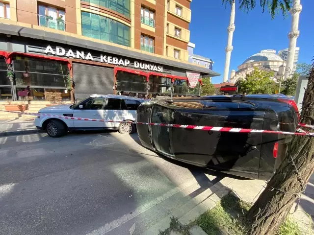 Ataşehir'de park halindeki cipe çarpan otomobil yan yattı