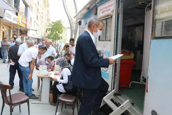 Son dakika haberi... Bakan Koca'nın aşılamada 27 sıra yükseldiği için 'Örnek alınmalı' dediği Hakkari'de sevinç