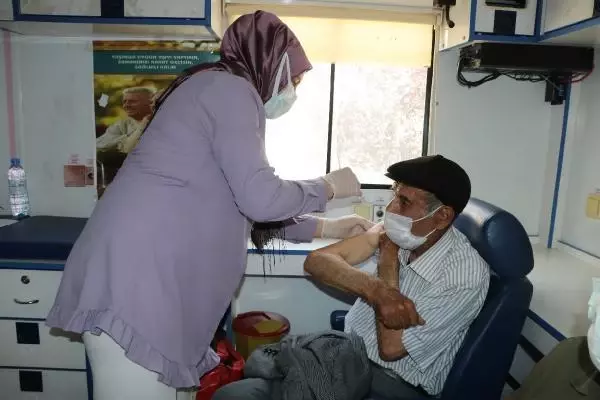 Son dakika haberi... Bakan Koca'nın aşılamada 27 sıra yükseldiği için 'Örnek alınmalı' dediği Hakkari'de sevinç