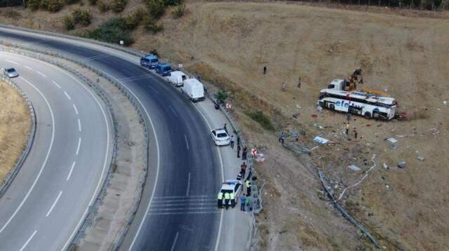Balıkesir'deki otobüs kazasında emniyet kemerini takan yolcuya hiçbir şey olmadı Balıkesir'deki otobüs kazasında emniyet kemerini takan yolcuya hiçbir şey olmadı