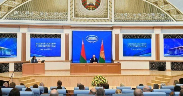Belarus Devlet Lideri Lukaşenko'dan yeni anayasa için şeffaf referandum kelamı
