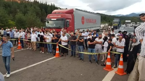 Son Dakika | TEM'de 3 TIR ile 1 kamyonun karıştığı kazada 1 kişi öldü, 2 kişi yaralandı (3)