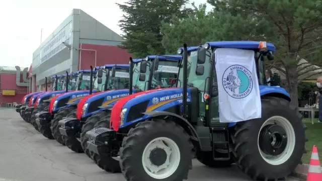 Büyükşehir 6 traktörü daha ziraat odalarına teslim etti