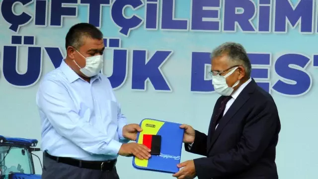 Büyükşehir 6 traktörü daha ziraat odalarına teslim etti