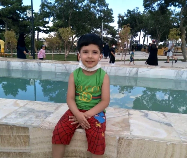 Elazığ'da trafik kazasında hayatını kaybeden 6 yaşındaki Berat, son yolculuğuna uğurlandı