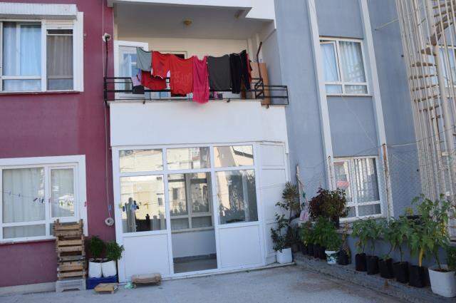 Eski eşini ve kaynanası başından vurup öldürdü! Vahşetin yaşandığı evde çocukların da olduğu ortaya çıktı Eski eşini ve kaynanası başından vurup öldürdü! Vahşetin yaşandığı evde çocukların da olduğu ortaya çıktı