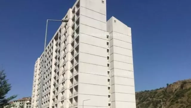 Karabük'te 6 yıl önce 60 milyon TL'ye yapılan öğrenci yurdu, yarı fiyatına satılacak Karabük'te 6 yıl önce 60 milyon TL'ye yapılan öğrenci yurdu, yarı fiyatına satılacak