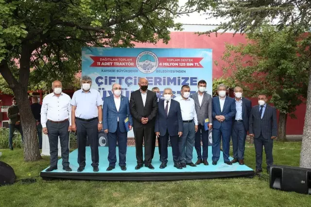 Kayseri Büyükşehir Belediyesi, 6 ilçeye daha traktör dağıttı
