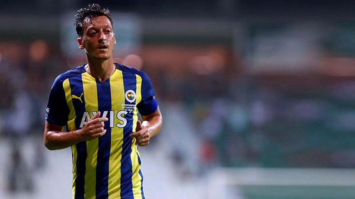 Mesut Özil'in Giresunspor maçındaki performansı taraftarı mest etti! Yere göğe sığdıramadılar
