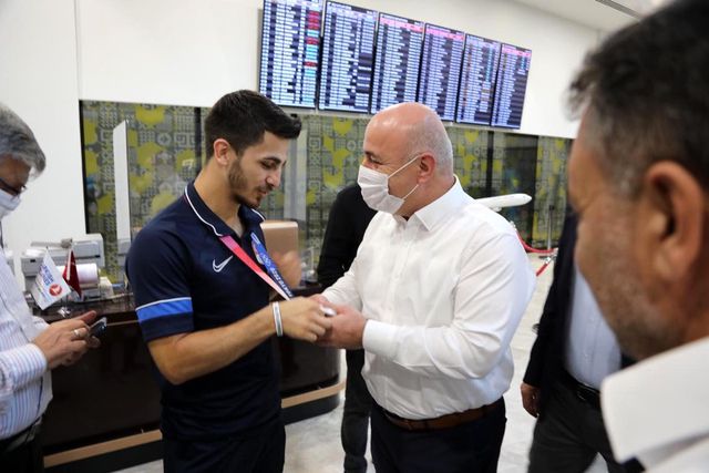 olimpiyatlarda tarih yazan eray samdan yurda 3 14318725 o