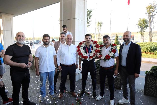 olimpiyatlarda tarih yazan eray samdan yurda 6 14318725 o
