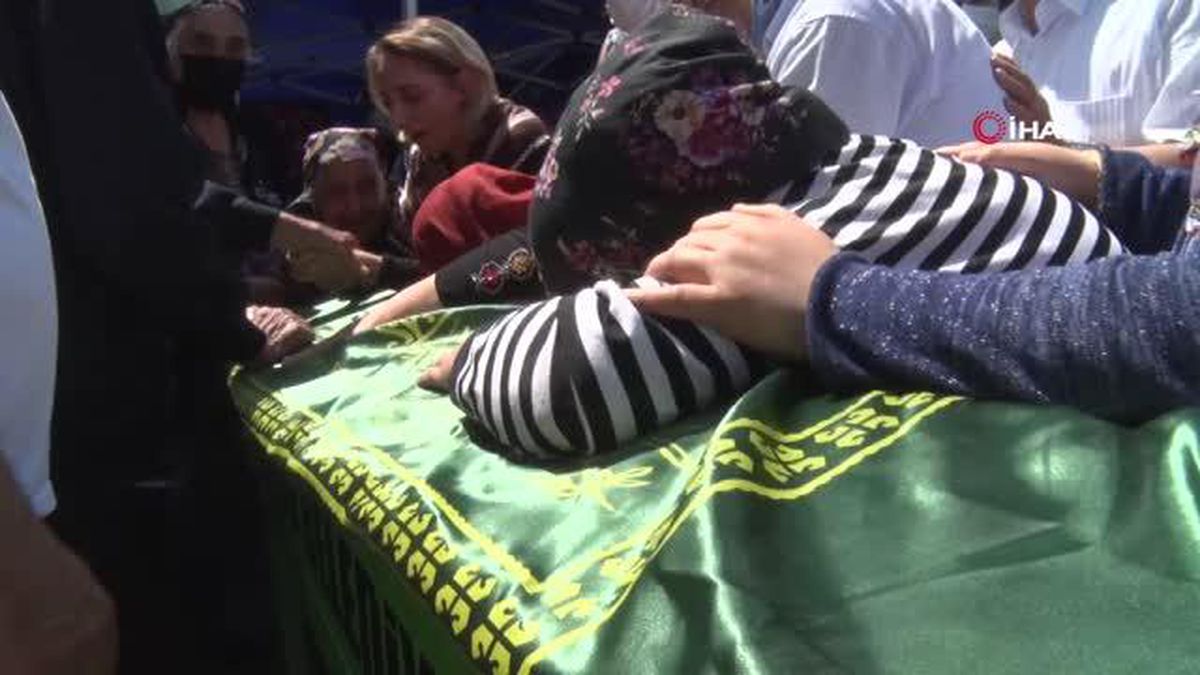 Otobüs kazasında ölen ikinci şoför memleketi Yalova'da toprağa verildi