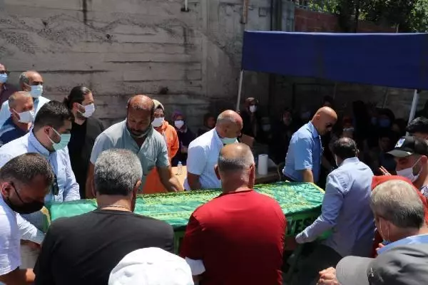 Son dakika haberi... OTOBÜS KAZASINDA ÖLEN CENGİZ UMUT YALOVA'DA TOPRAĞA VERİLDİ