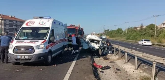 Servis minibüsü, önündeki otomobile çarptı: 2 ölü, 4 yaralı
