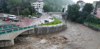 Samsun'daki aşırı yağış nedeniyle mahsur kalan 9 kişiyi AFAD ekipleri kurtardı