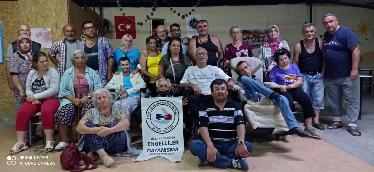'Sosyal hayatta engel yok' diyerek doyasıya eğlendiler