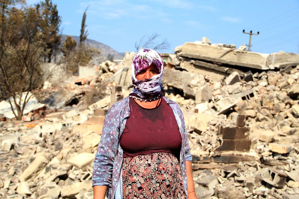 Son dakika haberleri! Yangına uykuda yakalanan komşularını çığlıklarıyla uyandırdı: 'Kalkın ateş geliyor'