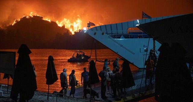 Yunanistan Başbakanı Miçotakis, yangınlarla uğraştaki başarısızlık için halktan özür diledi