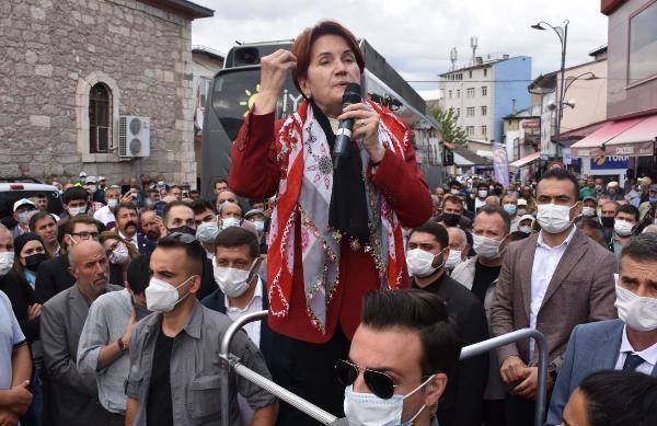 Akşener'in konuşması sırasında vatandaşın sorduğu '15 milletvekili' sorusu ortamı gerdi! Polis müdahale etti
