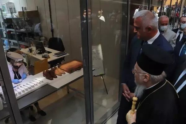 Son dakika haber: KİLİSELERDEN ÇALINAN 12 ESER'İ BARTHOLOMEOS'A TESLİM ETTİ -2