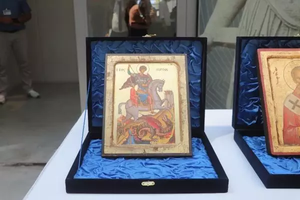 Son dakika haber: KİLİSELERDEN ÇALINAN 12 ESER'İ BARTHOLOMEOS'A TESLİM ETTİ -2