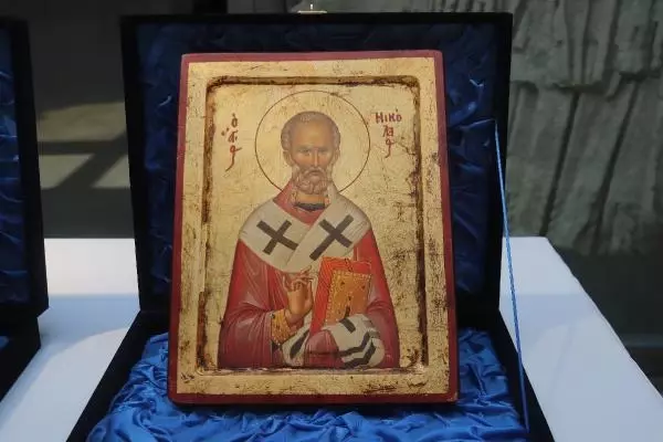 Son dakika haber: KİLİSELERDEN ÇALINAN 12 ESER'İ BARTHOLOMEOS'A TESLİM ETTİ -2
