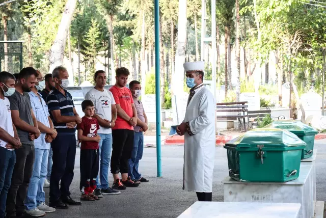 Eski eşi tarafından öldürülen kadın ile annesi Mersin'de toprağa verildi