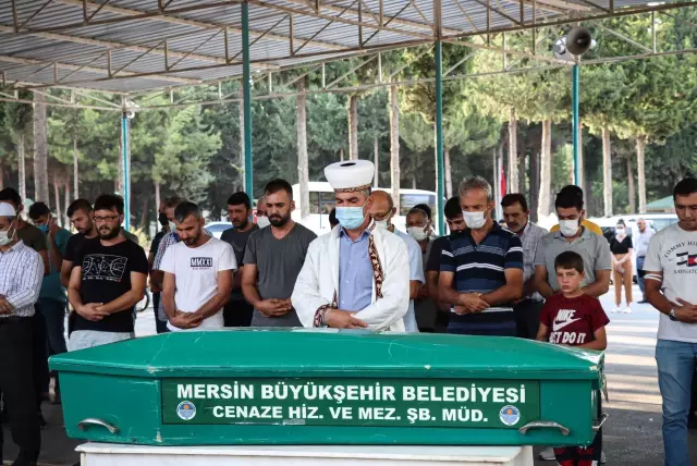 Eski eşi tarafından öldürülen kadın ile annesi Mersin'de toprağa verildi
