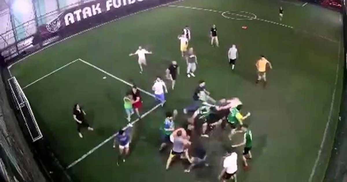 Avcılar'da halı saha maçı, boks maçına döndü