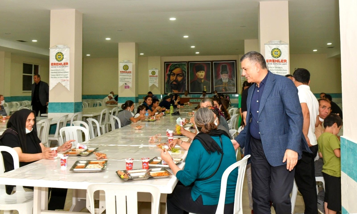 Başkan Bozkurt, Muharrem Ayı'nın ilk akşamında orucunu vatandaşlarla birlikte açtı