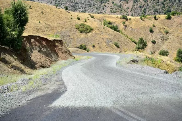 Büyükşehir'den Sincik hududuna kadar asfalt hizmeti