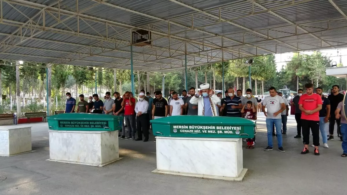 Eski eşi tarafından öldürülen kadın ile annesi Mersin'de toprağa verildi