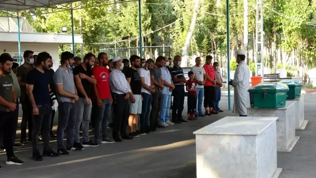 Eski eşi tarafından öldürülen kadın ile annesi Mersin'de toprağa verildi