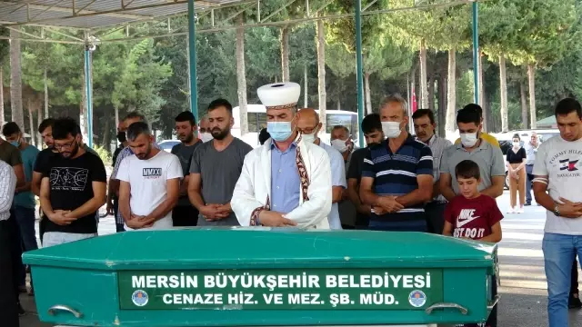 Eski eşi tarafından öldürülen kadın ile annesi Mersin'de toprağa verildi