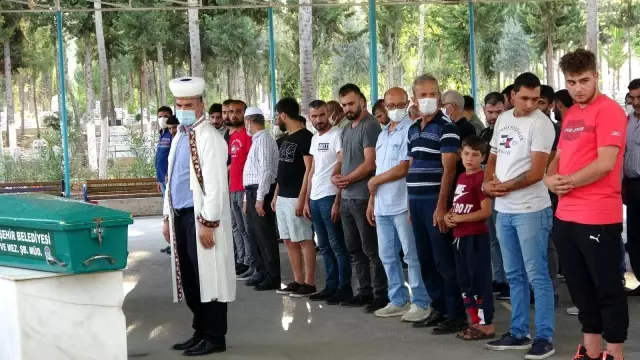 Eski eşi tarafından öldürülen kadın ile annesi Mersin'de toprağa verildi