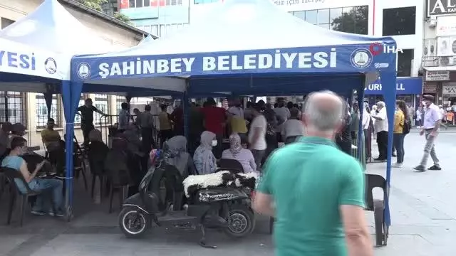 Gaziantep'te korona virüs aşısına ilgi ağır