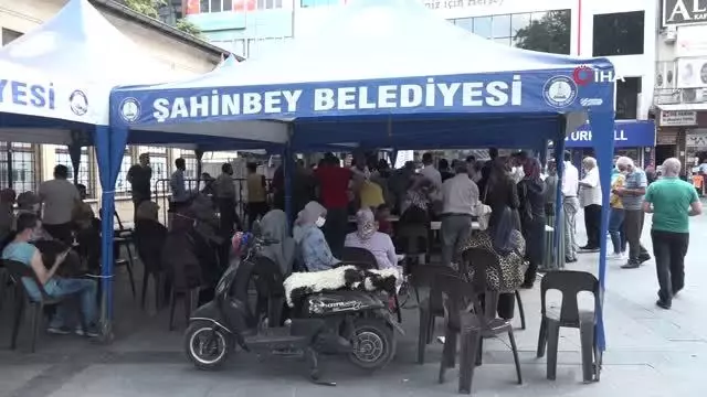 Gaziantep'te korona virüs aşısına ilgi ağır