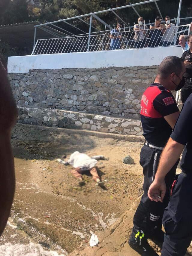 Herkes endişeli gözlerle denize baktı! Kayalıklardan suya düşen kadının ikili eli de sargılı çıktı Herkes endişeli gözlerle denize baktı! Kayalıklardan suya düşen kadının ikili eli de sargılı çıktı
