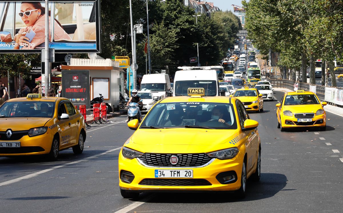 Taksiciler ile müşteriler arasında 'ücretli yol' tartışması! Biri 'Bir daha binmem' diyor, diğeri 'Hakkımdır isterim'