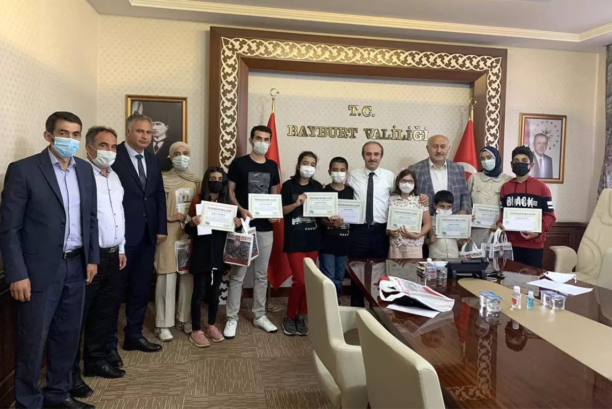 Ufka Yolculuk Bilgi Yarışmasında Dereceye Giren Öğrencilere Ödülleri Takdim Edildi