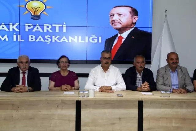 Yaylacık köyü muhtarı ve eşi AK Parti'ye katıldı