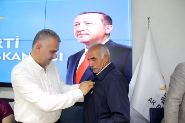 Yaylacık köyü muhtarı ve eşi AK Parti'ye katıldı
