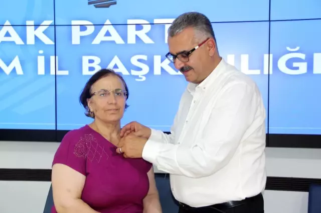 Yaylacık köyü muhtarı ve eşi AK Parti'ye katıldı