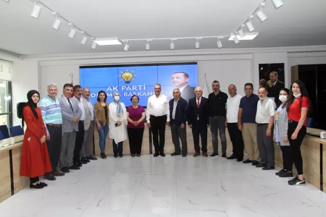 Yaylacık köyü muhtarı ve eşi AK Parti'ye katıldı