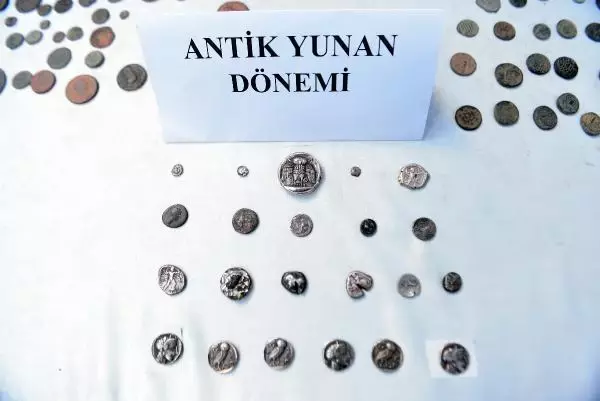 ADANA MERKEZLİ 30 VİLAYETTEKİ OPERASYONDA ELE GEÇİRİLEN TARİHİ ESERLER SERGİLENDİ