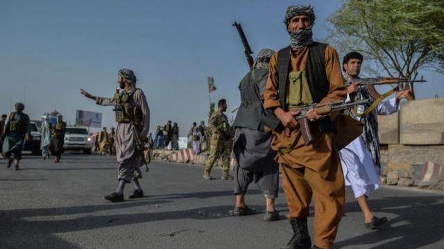 Afganistan yangın yeri! Taliban son 6 günde 9 kent merkezini ele geçirdi