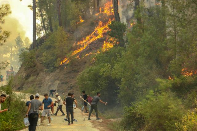 Antalya ve Muğla'da mücadele sürerken Burdur'dan da dumanlar yükseldi: Bu yangın tehlikeli