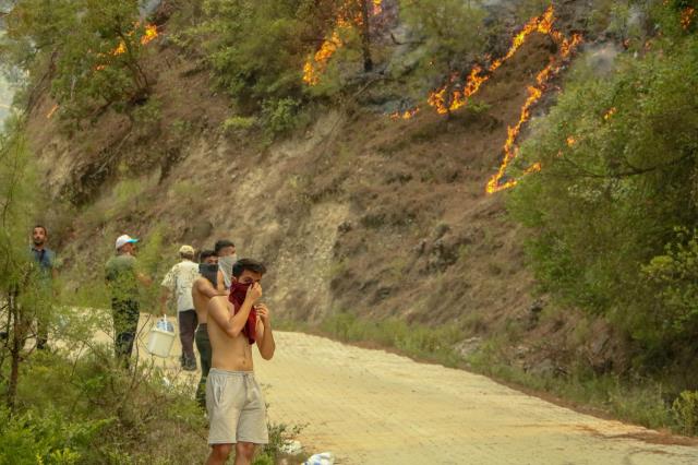 Antalya ve Muğla'da mücadele sürerken Burdur'dan da dumanlar yükseldi: Bu yangın tehlikeli