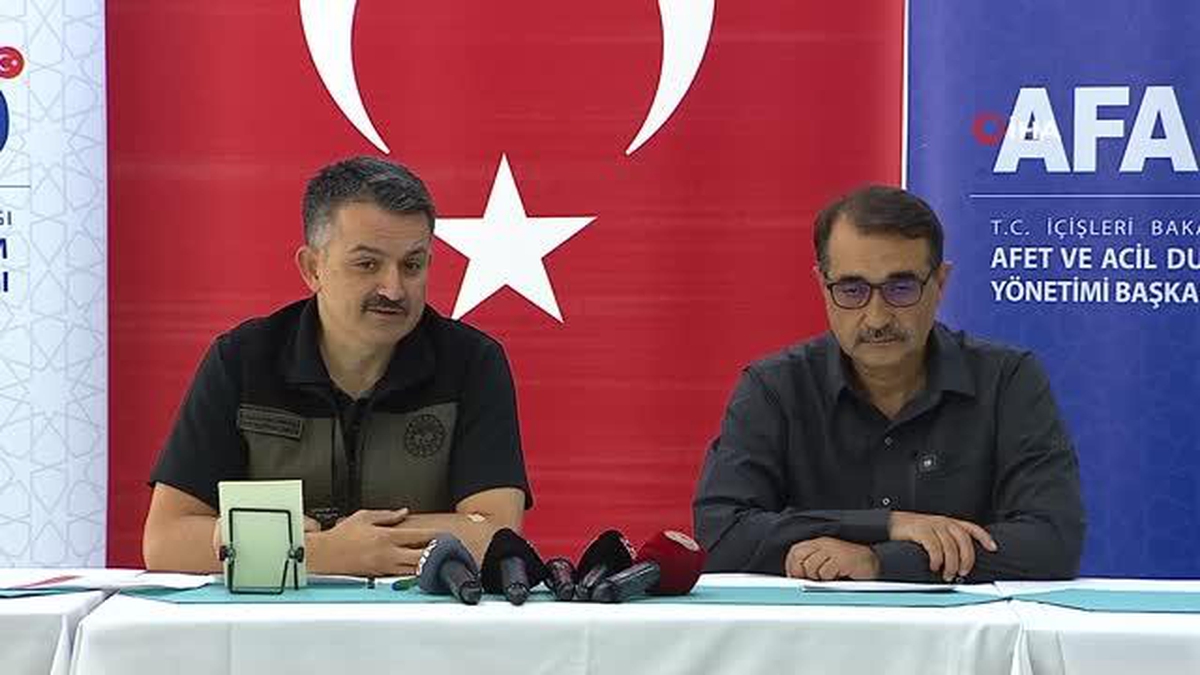 Bakan Pakdemirli ve Dönmez muhtarlar toplantısından sonra açıklamalarda bulundu - Vimarsana News
