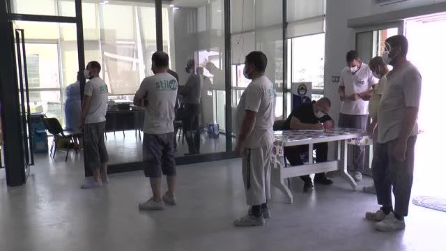 DİYARBAKIR - OSB çalışanları mobil ekiplerce Kovid-19'a karşı aşılanıyor